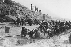 The river Yangtze, dcgraham trackers pulling houseboat